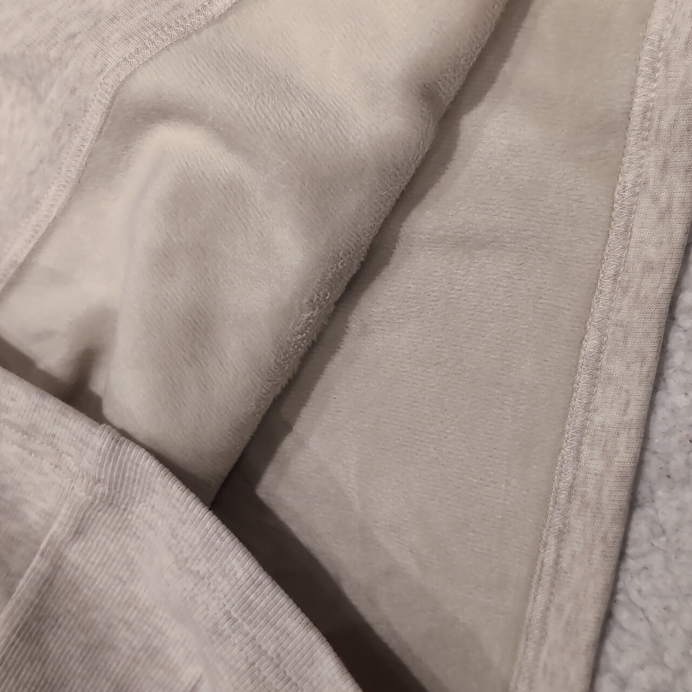 L: Kirkland Cozy Fleece Sweater - Picture 7 of 8
